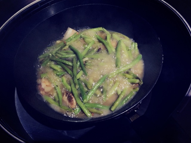 五花肉炖豆角的做法图解8