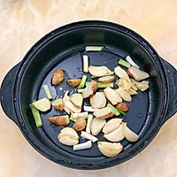 年夜饭快手菜～微波炉版沙姜盐焗鸡煲的做法图解3