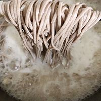 菌汤荞麦虾滑面 | 让你爱上低脂轻食的做法图解7