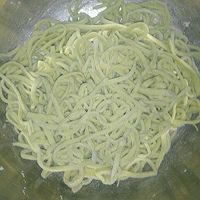 肉丝炒芹菜手擀面#福临门四面来彩#的做法图解10
