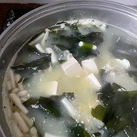 #刘畊宏女孩减脂饮食#低脂无负担的裙带菜豆腐汤的做法图解6