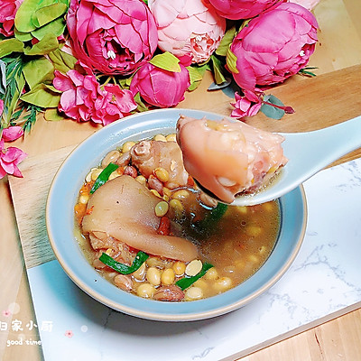 黄豆花生猪蹄汤 
