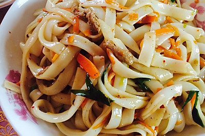 胡萝卜炒河粉
