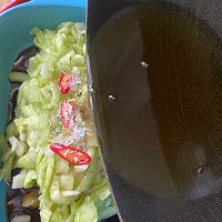 夏天餐桌上凉拌菜是少不了的、凉拌糖醋黄瓜的做法图解8
