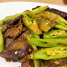 尖椒香菜芯牛肉