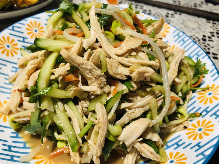 爆香鸡丝拌黄瓜的做法
