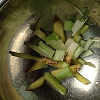 海参萝卜条汤的做法图解3