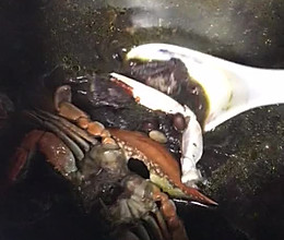 熟地蟹排骨汤的做法