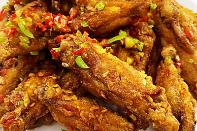 【蒜香炸鸡翅】蒜香浓郁，皮脆肉嫩，香到骨子里！