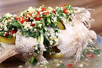 东南亚口味的鲈鱼怎么做？简单，只需三步～