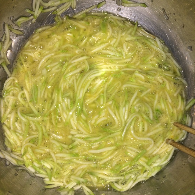 西葫芦鸡蛋饼的做法图解2