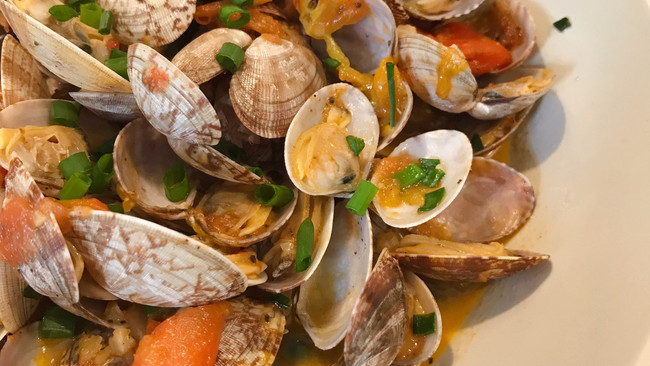 想不到的好吃～茄汁花甲的做法