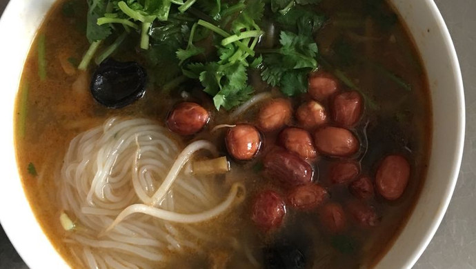 蘑菇鸡丁米线