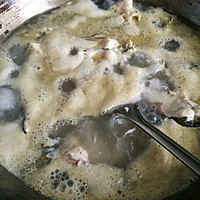 鲢鱼汤(所有鱼汤都可以这么煮，又白又嫩)的做法图解2