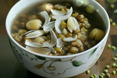 百合莲子银耳绿豆汤