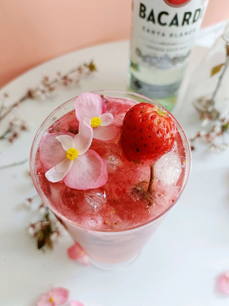 浪漫芳心～樱花草莓果酒！的做法
