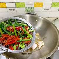 #东古滋味 幸福百味#蒜苔小炒肉的做法图解5