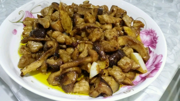 ［经典川味］香菇炒肉丁的做法
