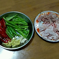 杭椒小炒肉#我要上首页下饭家常菜#的做法图解1