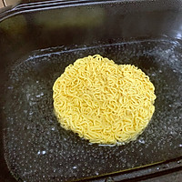 网红蒜香小龙虾泡面#肉食者联盟#的做法图解2