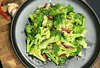#时令蔬菜最养人#蚝油西兰花！减脂晚餐必备的做法