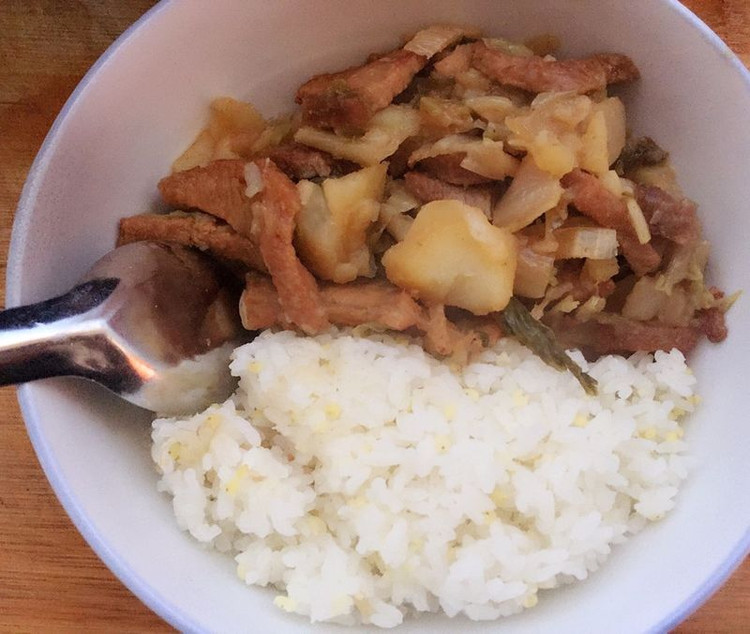 铁锅烩酸菜的做法