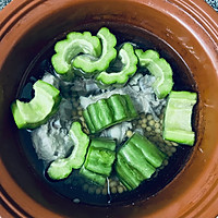黄豆苦瓜排骨汤的做法图解3