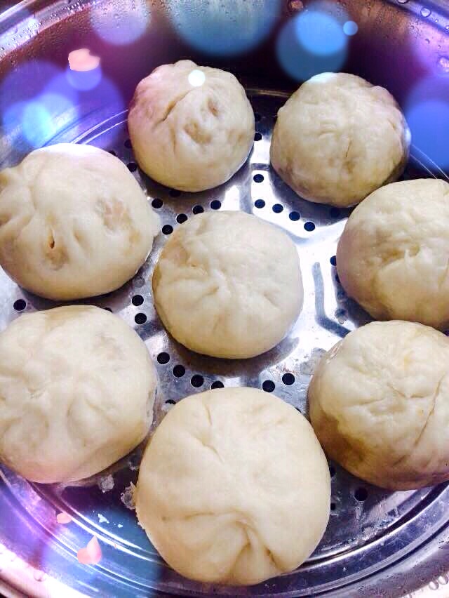 酸菜肉知发面包子