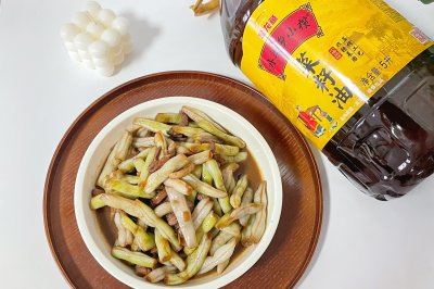 家常菜肉丝炒芸豆