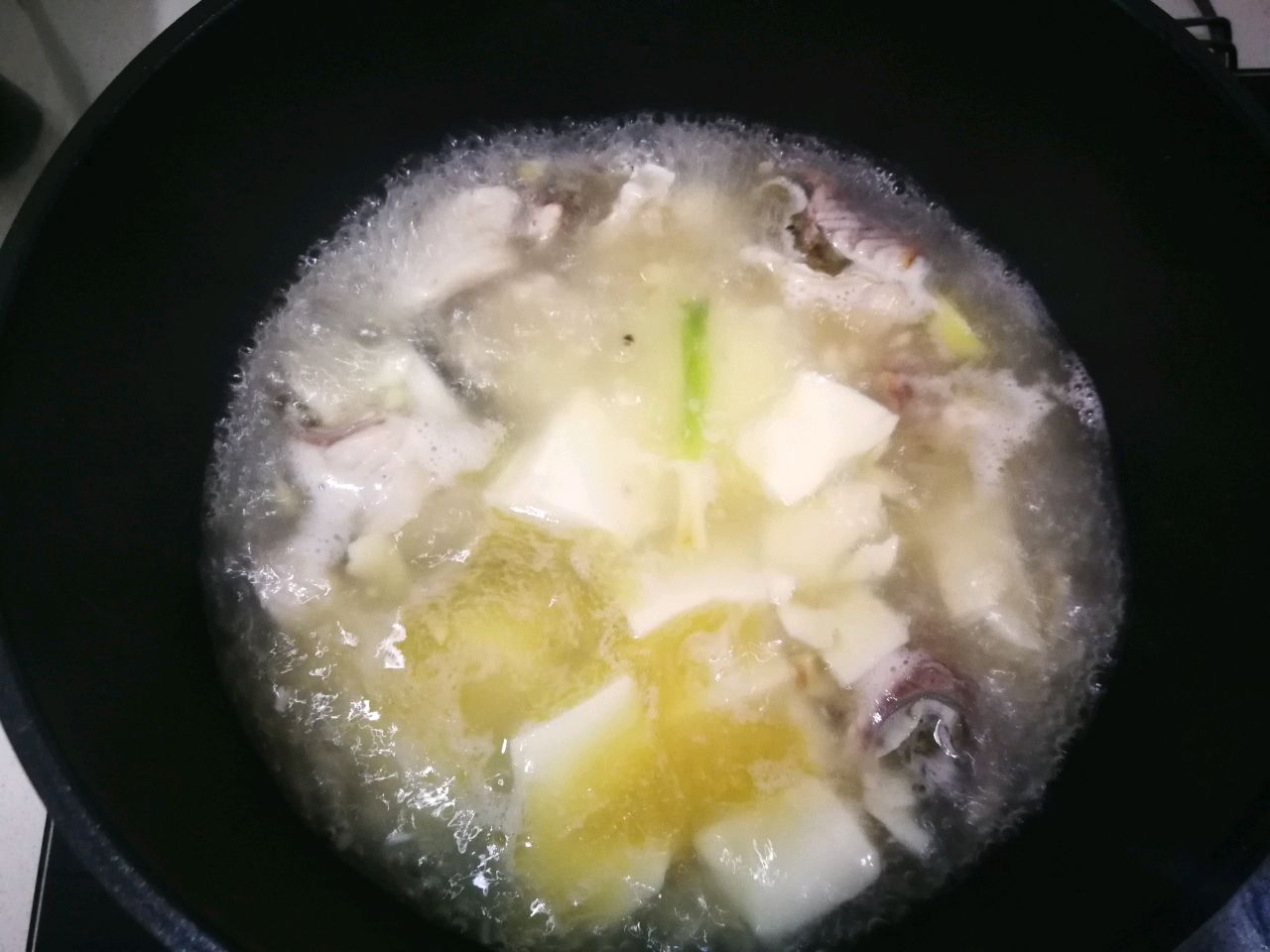 鱼皮汤怎么做_鱼皮汤的做法_开餐厅的豆豆_豆果美食