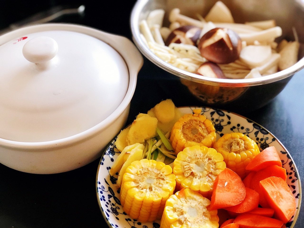 三鲜菌菇汤怎么做_三鲜菌菇汤的做法_豆果美食