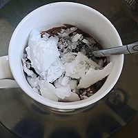 自制榛子巧克力冰淇淋的做法图解1