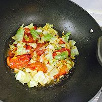 酸甜有味－西红柿炒卷心菜的做法图解9