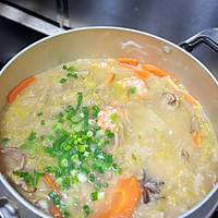 #龙年好运来 乐享豪吉味#鲜虾版东北酸菜五花肉锅的做法图解10