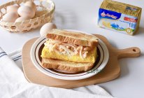 快手低脂美味早餐! 黄油厚蛋烧蟹柳三明治的做法