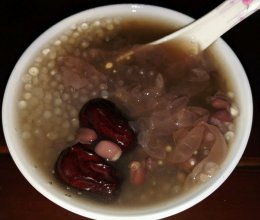 西米红枣红豆银耳甜汤的做法