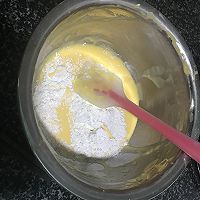 酸奶奶酪纸杯蛋糕的做法图解3
