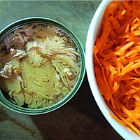 胡萝卜拌金枪鱼沙拉：补脑瘦身沙拉的做法图解3
