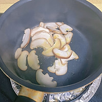 白芝麻香菇鸡肉酥（宝宝拌饭料）的做法图解2