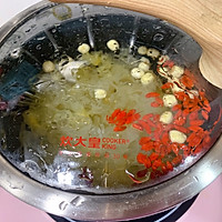 夏日清凉甜品银耳莲子枸杞糖水银耳羹的做法图解4