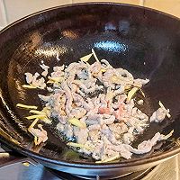 #女神野餐记#春天时令美食，黄瓜花炒肉丝的做法图解7