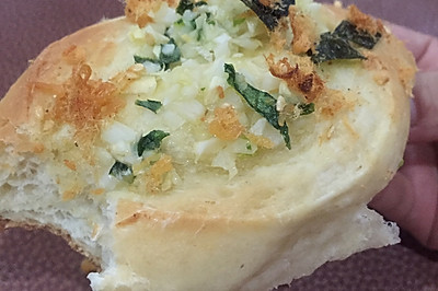 香飘四溢的黄油蒜香面包