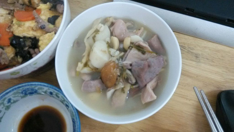 酸菜猪肚排骨汤的做法