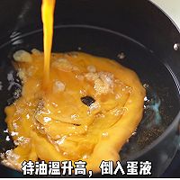 炸蛋虾仁火腿肠炒螺蛳粉的做法图解6