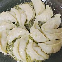 #感恩节烹饪挑战赛#大白菜猪肉煎饺的做法图解6