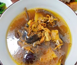 简单美味又滋补的七菌菇老母鸡汤的做法