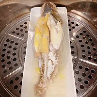 河虾籽蒸鲈鱼的做法图解2