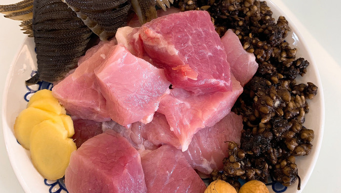 广东养生汤猫爪草膨鱼腮炖瘦肉汤