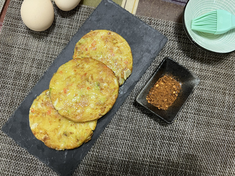 虾仁包菜饼的做法