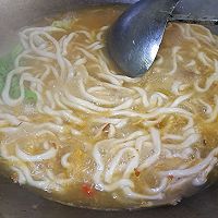 酸菜肥肠面的做法图解8
